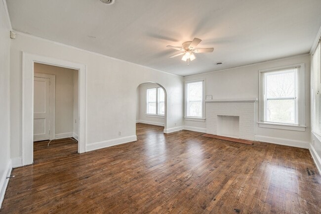 Building Photo - 2 Bedroom 1.5 bath All Brick Ranch in Rock...