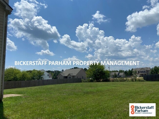 Building Photo - Self-Showings Available! Located in Fort M...