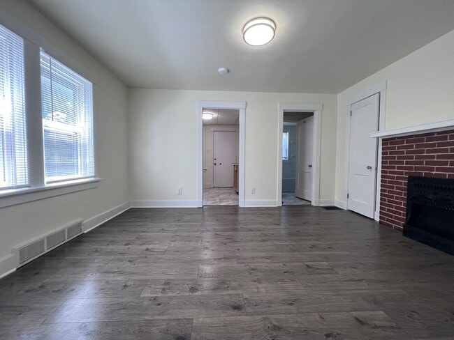 Building Photo - Cozy 1BR apartment now available!