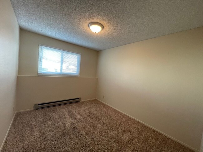 Building Photo - 402 Miller Ln