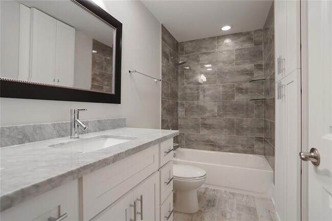 Building Photo - 1005 Decatur St