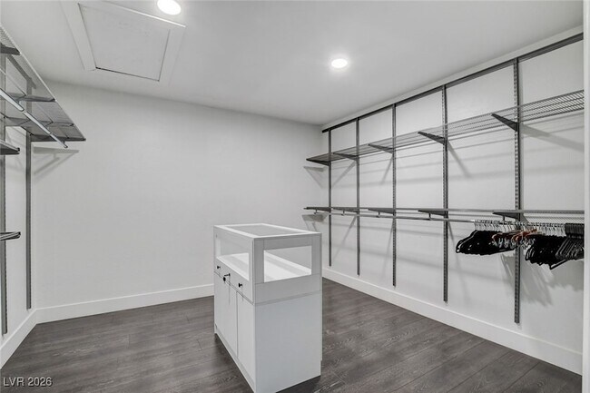 Building Photo - 945 Vegas Valley Dr