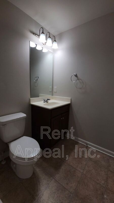 Building Photo - 3523 Woodshade Dr