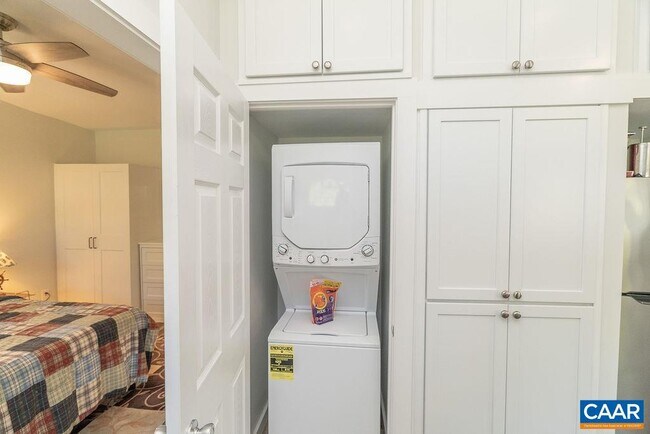 Building Photo - 1403 Burgess Ln