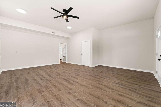 Building Photo - 221 Columbus Dr