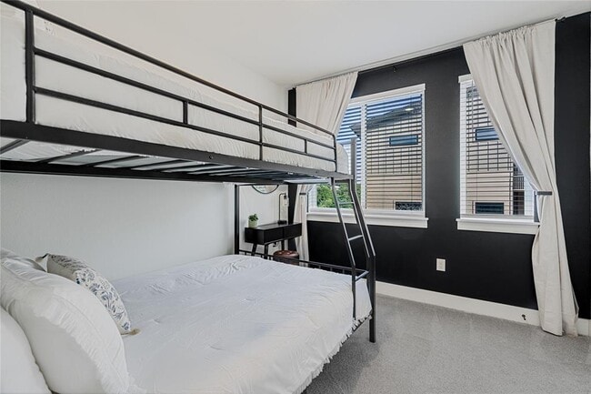 Building Photo - 1811 Webberville Rd