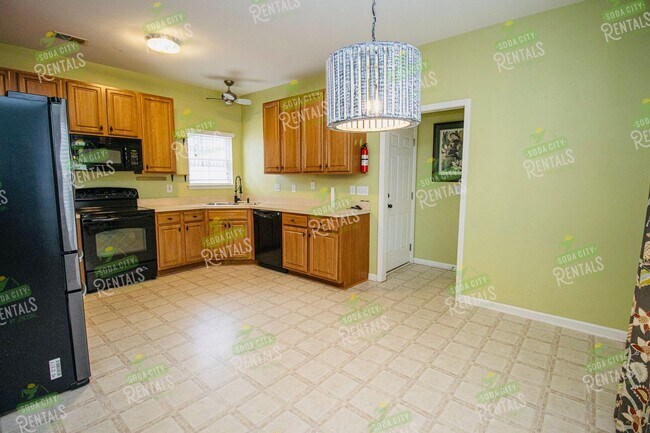 Building Photo - Prelease for June 15th, 2026- 3 Bedroom, 2...