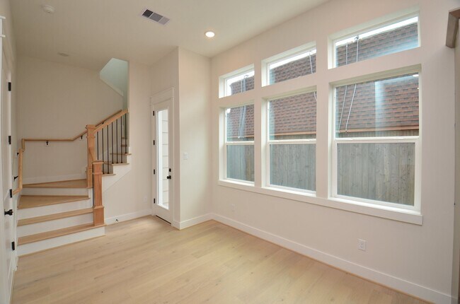 Building Photo - 9309 Montridge Dr
