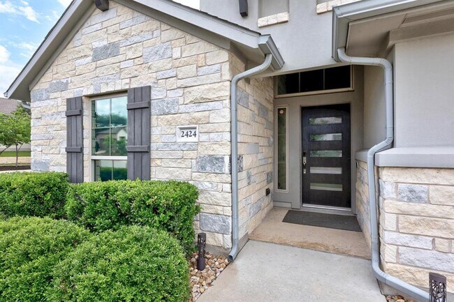 Building Photo - 2424 Orchard Way