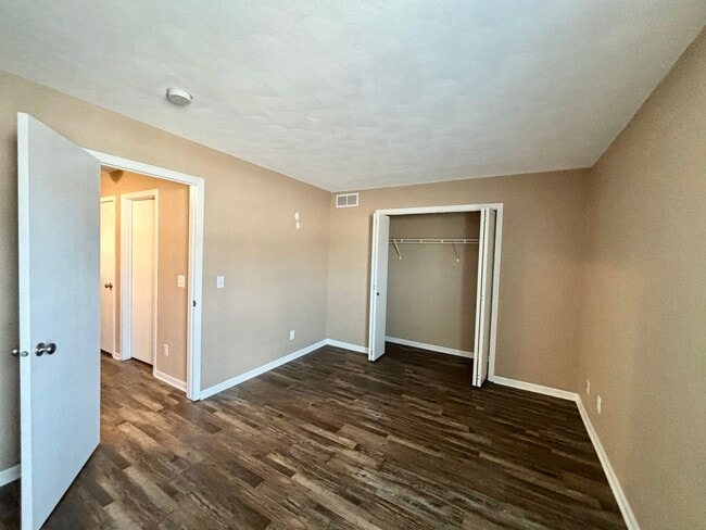 Building Photo - 372 Amphitheater Dr