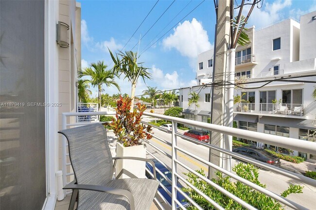 Building Photo - 110 SE 2nd St