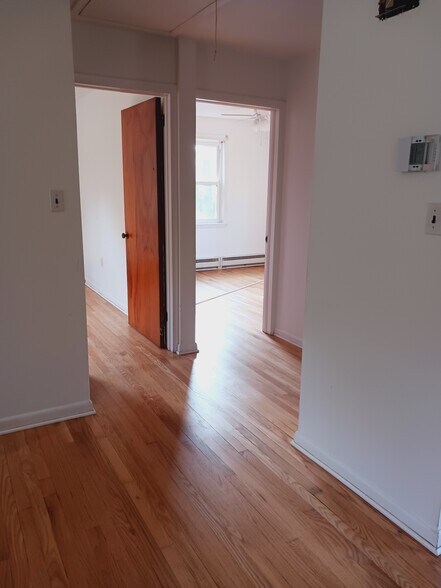 hallway - 2908 Fisherville Rd