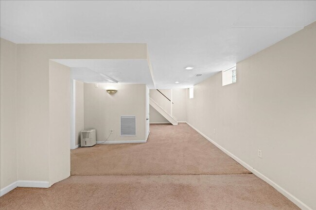 Building Photo - **Charming 2-Bedroom House with Modern Amenities in Beechview**