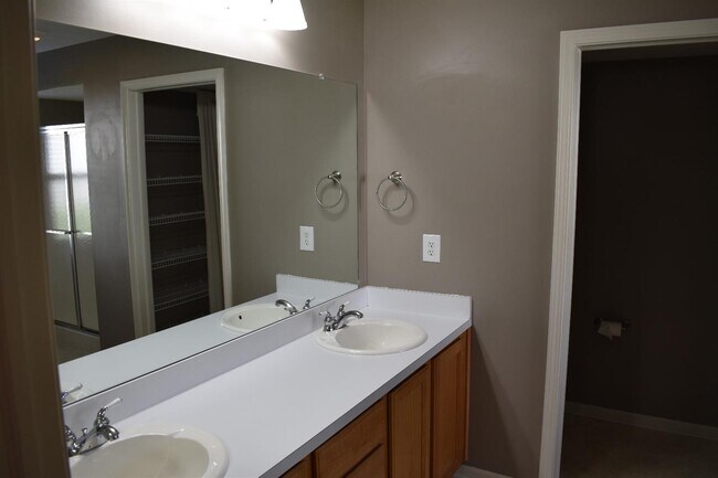 Building Photo - 1462 Millbrook Trail