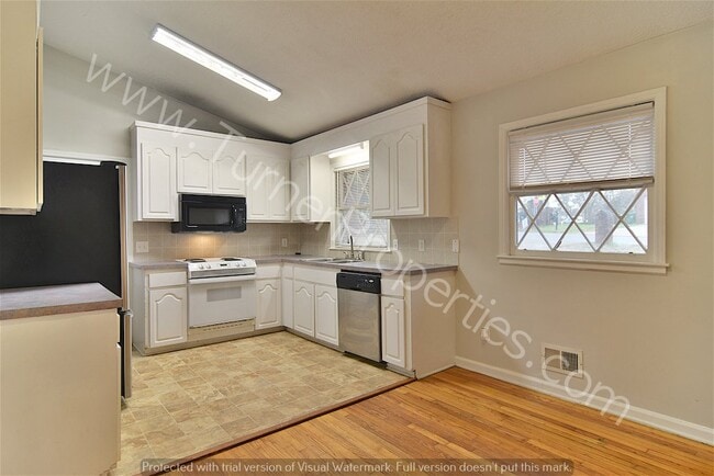 Building Photo - 4000 Williamsburg Dr, Columbia, SC 29203