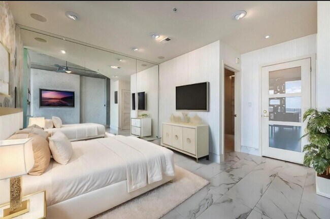 Building Photo - 155 S Court Ave