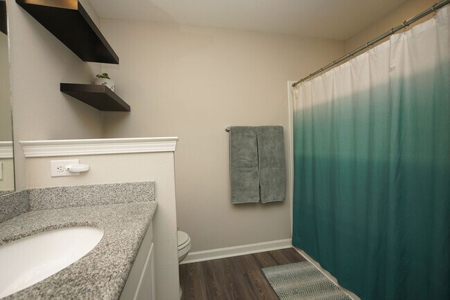 Building Photo - Central Freeport Location with Community Pool