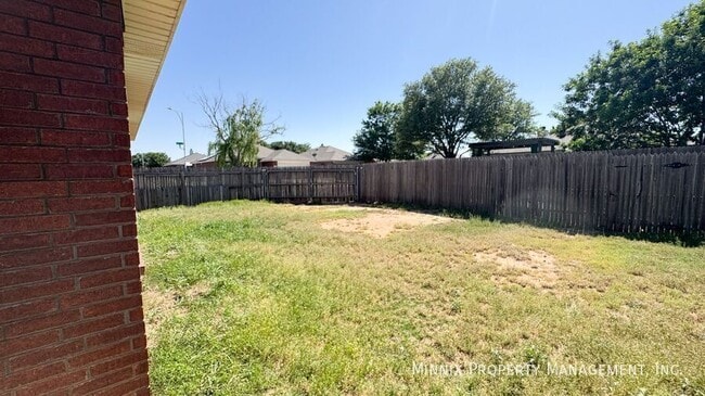 Building Photo - 7514 Paris Ave