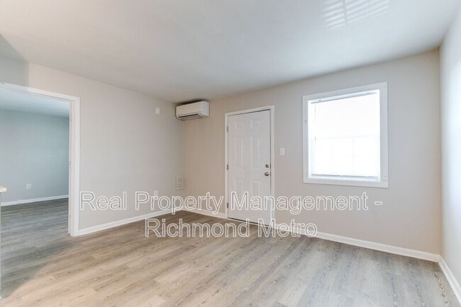 Building Photo - 37 Labrook Dr