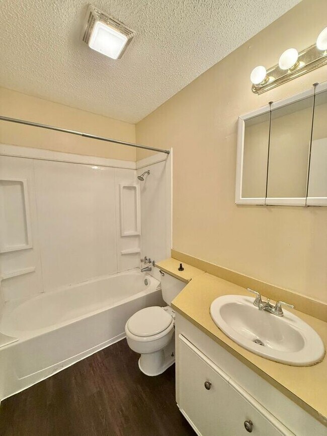 Building Photo - Available Now! 3 bedroom 2.5 bath townhome in Tyler