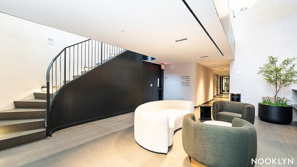 Building Photo - 527 Grand Ave