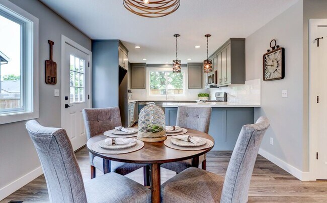 Building Photo - Charming 3-Bedroom Home with Spacious Yard...