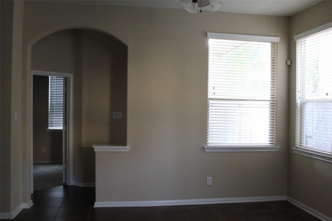 Building Photo - 22 Cheswood Manor Drive