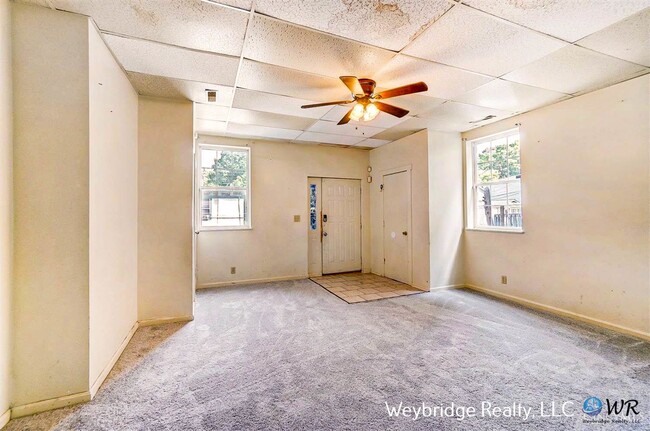 Building Photo - A Spacious 4 Bedroom , 2 Bathroom House in...