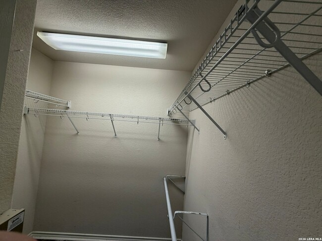 Building Photo - 1323 Pinnacle Falls