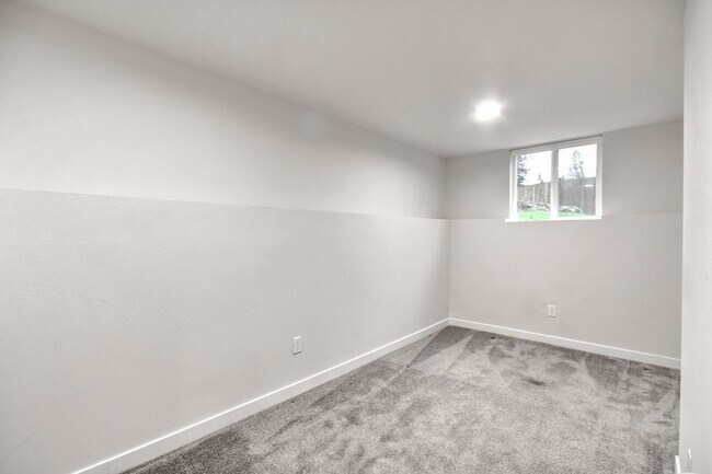 Building Photo - Beautifully renovated Home Briarwood!