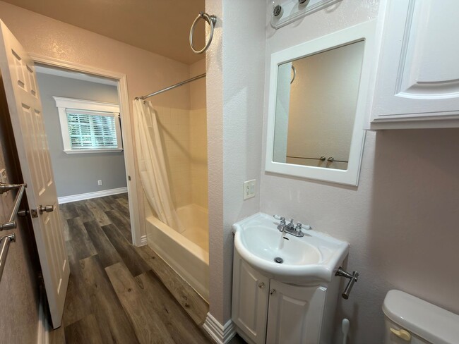 Building Photo - 418 E La Veta Ave
