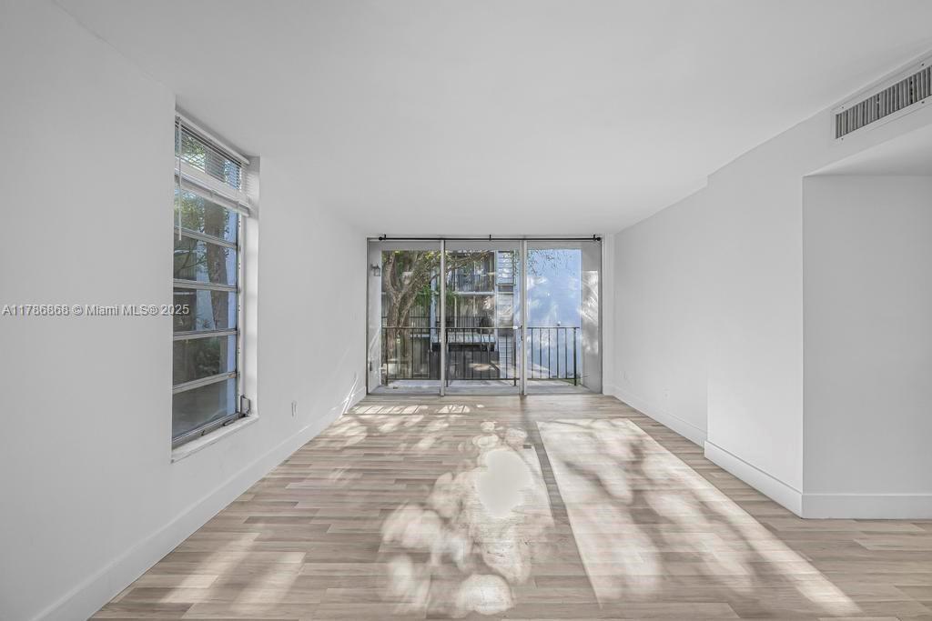 Building Photo - 110 Fontainebleau Blvd