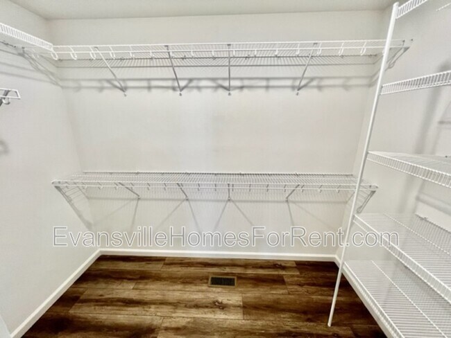 Building Photo - 7420 Lyman Ct