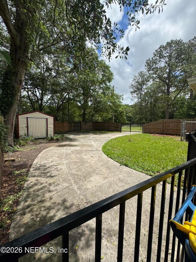 Building Photo - 5227 Bunche Dr