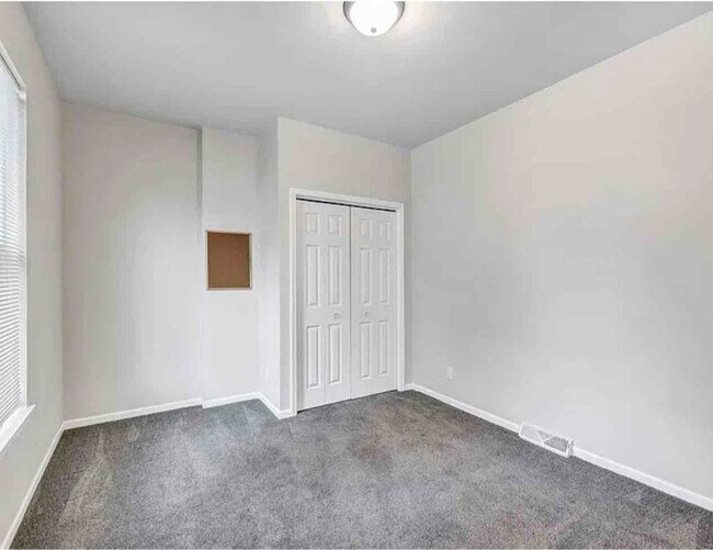 Building Photo - 625 N Maple Ave