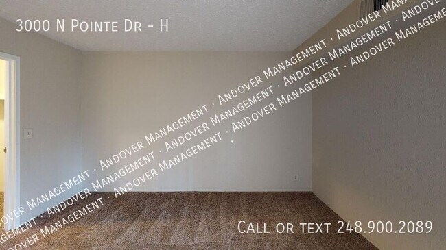 Building Photo - 3000 N Pointe Dr