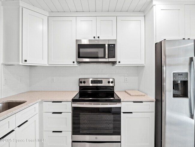 Building Photo - 290 Paradise Blvd