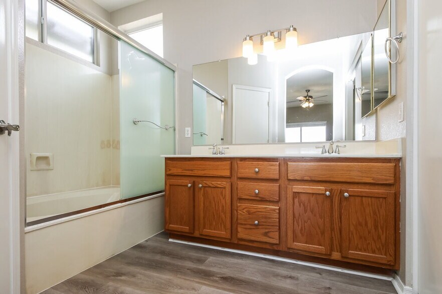 Building Photo - 6726 E Minton St