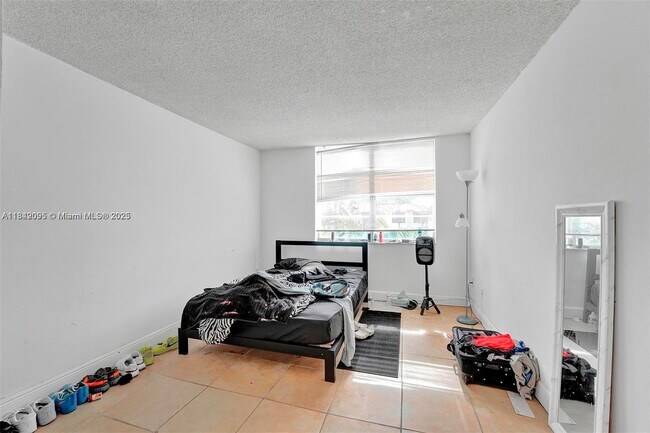 Building Photo - 488 NW 165th St