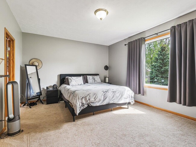 Building Photo - 251 Ashbourne Dr