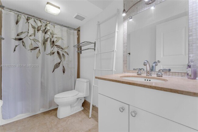 Building Photo - 16508 NE 26th Ave