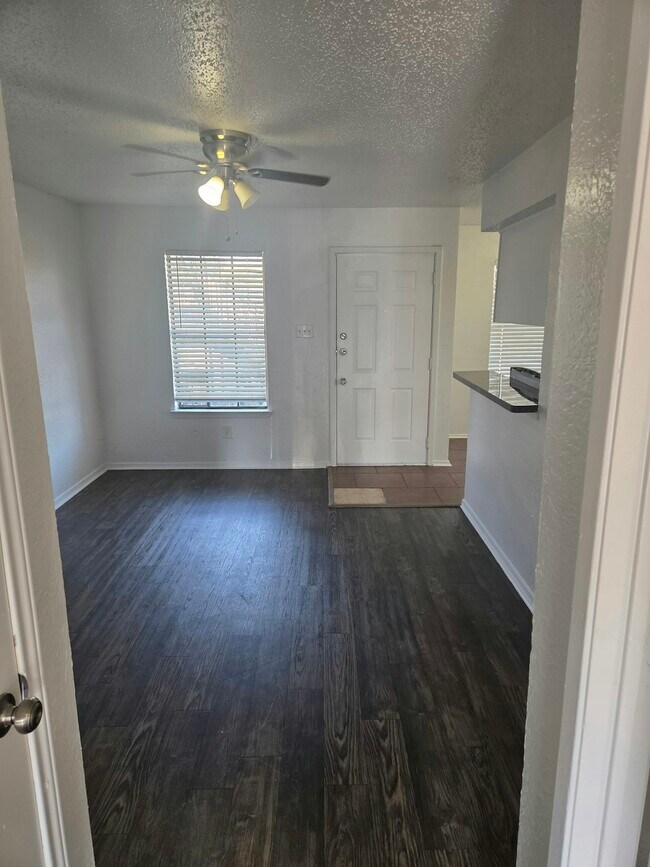 Building Photo - 209 Roberts Cir