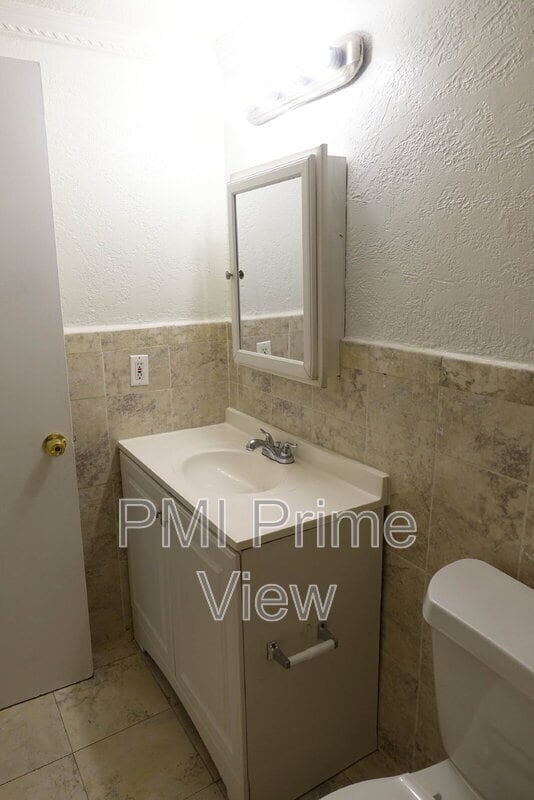 Building Photo - 505 NW 72nd Ave