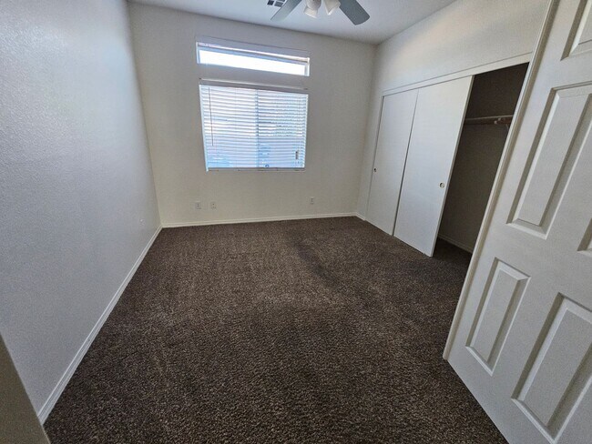 Building Photo - 4 BEDROOM POOL HOME IN GREEN VALLEY RANCH