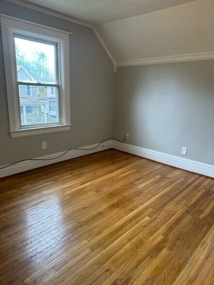 Building Photo - 50 Linnet St