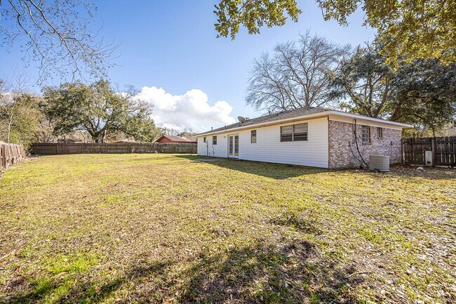 Building Photo - Charming 3-Bed, 2-Bath Home in Pascagoula – Great Location!