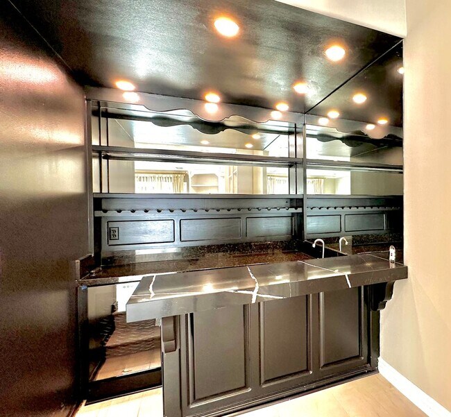 Building Photo - ABSOLUTELY STUNNING ENTERTAINER HOME (4 be...
