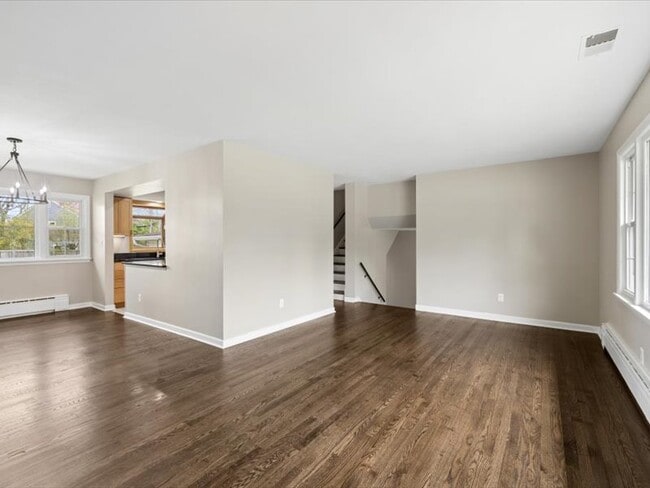 Building Photo - 619 Rockland Ave