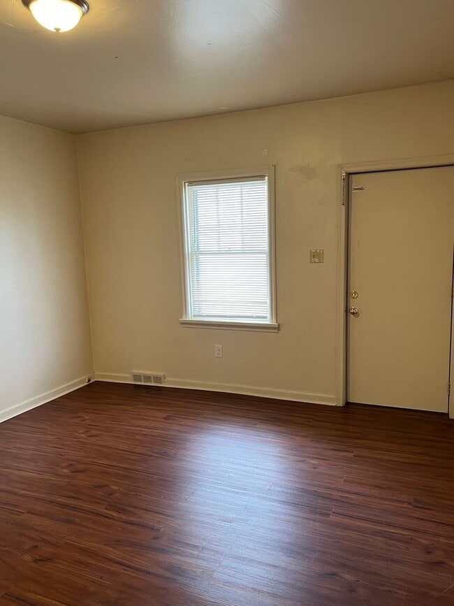 Building Photo - 125-131 N West St