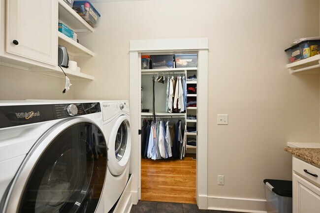 Building Photo - **RARE BRENTWOOD FIND, A MASTERCLASS IN ELEGANT SOUTHERN DESIGN**